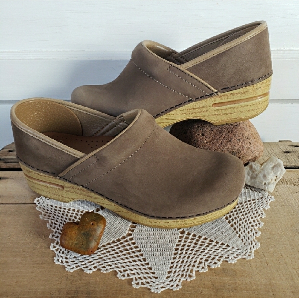 Mushroom Taupe Dansko Pro Honey Clog Sand Nubuck Suede Coastal Cottage Prairie ♡
